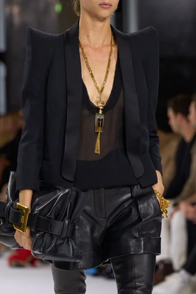 Look 38